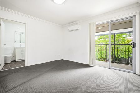 Good Size Townhouse With Fresh Updates Throughout! - Photo 5