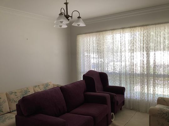 Spacious Central Townhouse - Photo 1