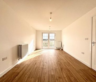 Martins Way, Stratford-upon-Avon, CV37 - Photo 3