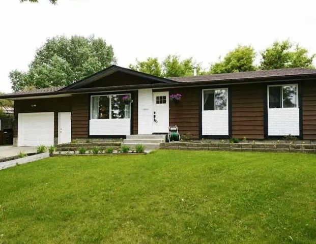 Main Level Suite in Mission, St Albert — 3 Bedrooms Main Floor - Photo 1