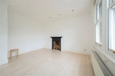 2 bedroom flat in Camden - Photo 2