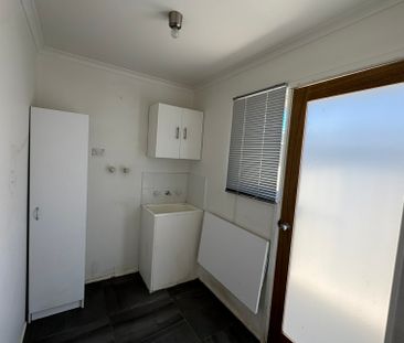 "Perfect Family Living - Close to Schools, Shops & Parks" - Photo 6