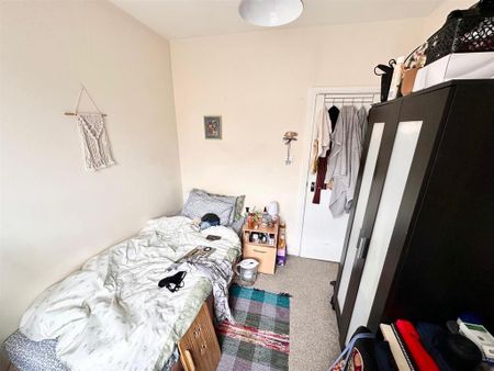 4 bedroom semi-detached house to rent - Photo 4