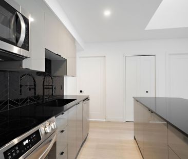 5350 Av. Victoria, #201 - Photo 2