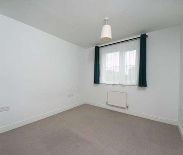 Gilbert White Close, UB6 - Photo 5