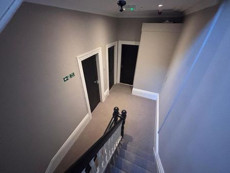 8 bedroom terraced house to rent - Photo 4