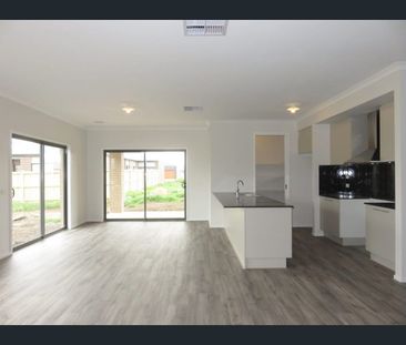 120 Golf Links Drive, Beveridge, Vic 3753 - Photo 3