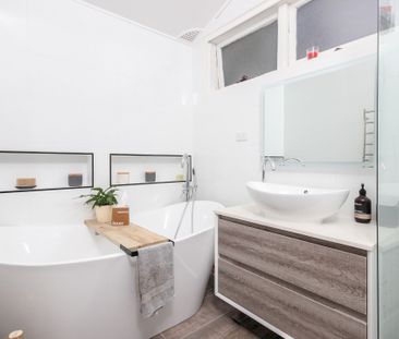 Beautiful Family Haven in Leafy Kirrawee - Photo 2