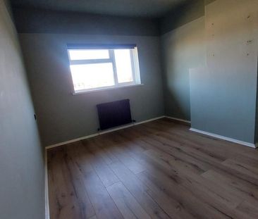 4 bedroom semi-detached house to rent - Photo 4
