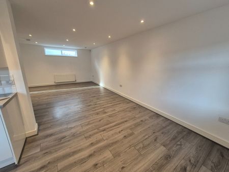 3 Bed Detached House, Derby Lane, L13 - Photo 2