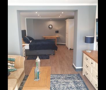 Room in a Shared House, Prestwich, M25 - Photo 6