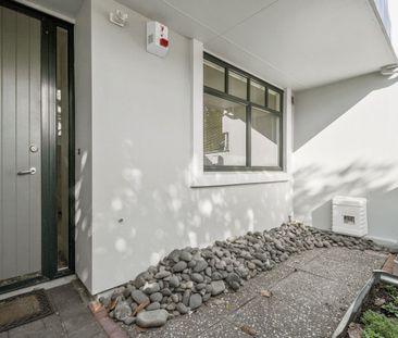 Move-in ready + 2 min walk to Ponsonby Road - Photo 3