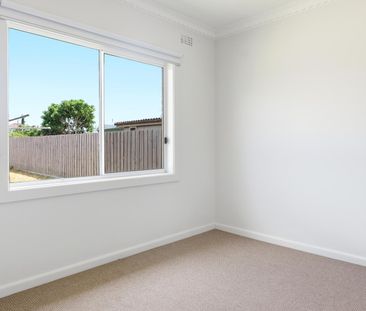 NEWLY RENOVATED HOME IN GREAT NORTH GEELONG LOCATION - Photo 4