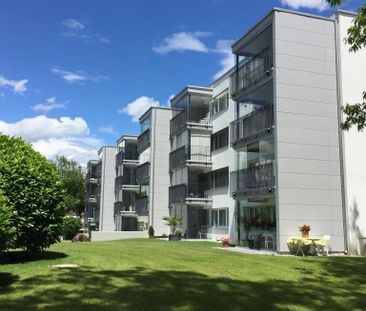 Geniessen Sie die Ruhe auf Ihrem verglasten Balkon! - Photo 1