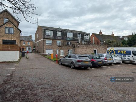 2 bedroom flat to rent - Photo 2