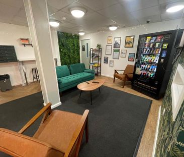 1 bedroom in a flat share to rent - Photo 1