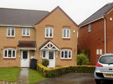 3 Bedroom End Terraced House - Photo 4