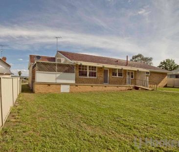 BRICK VENEER SPACIOUS HOME CLOSE TO CBD - Photo 1