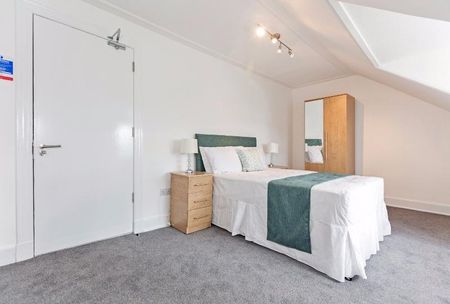 3 bedroom flat to rent - Photo 4