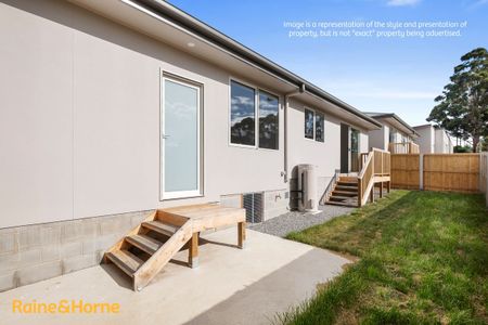 Superb sunny living! - Photo 4