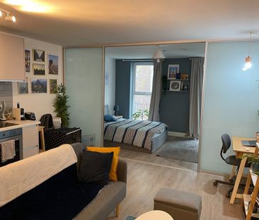 Studio Flat, Decourcy House, BS2 - Photo 2