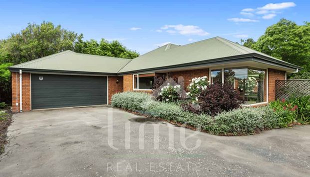 RENT ME! Key Location! - Photo 1