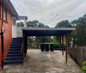 Three bedroom home with ocean views! - Photo 1