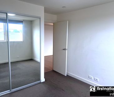 Excellent Location, Great size, Convenience is the key - Photo 1