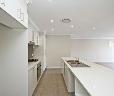 Impressive Single-Level Villa with Stylish Modern Living - Photo 2