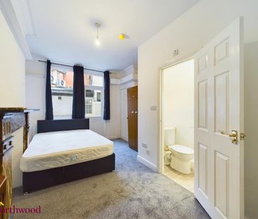 1 bedroom in a house share to rent - Photo 2