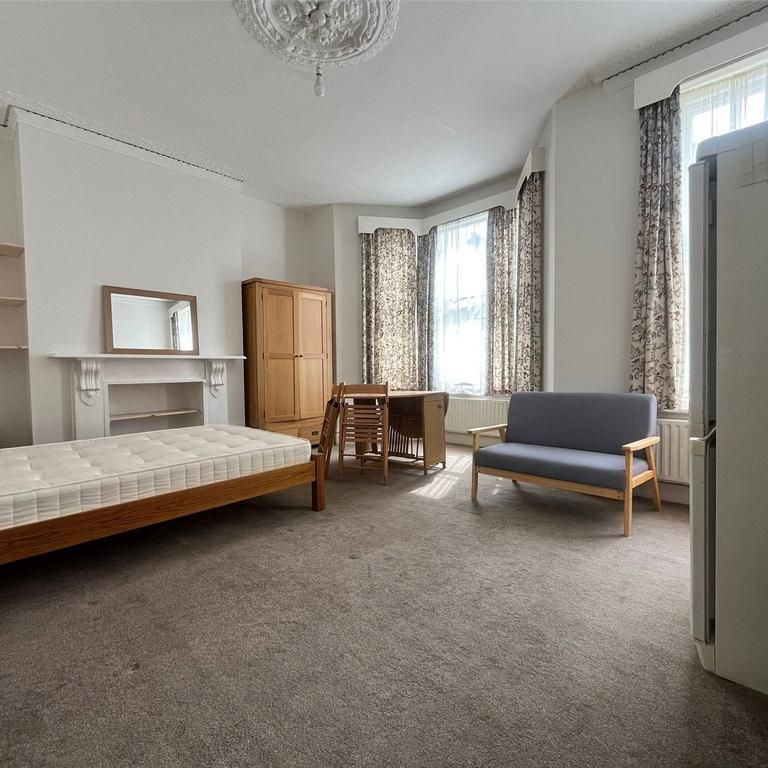 1 bedroom in a house share to rent - Photo 1