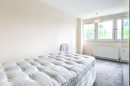 3 bedroom flat to rent - Photo 5