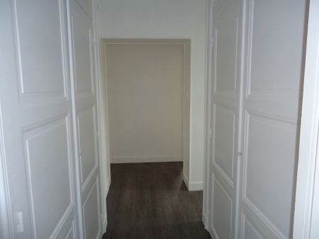 Location Appartement 4 pièces 101m² VARENNES VAUZELLES 58640 - Photo 2