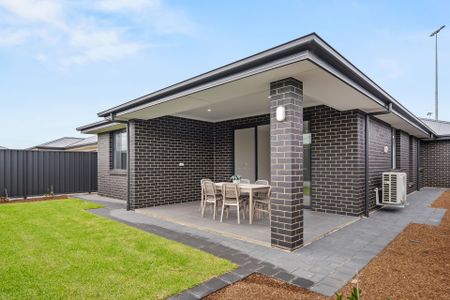 Stunning New 4 Bedroom 2 Living Home - Photo 2