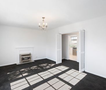 STYLISH & SECURE 2 BEDROOM APARTMENT IN PRIME SOUTH YARRA LOCATION - Photo 1