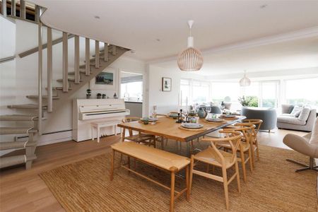 4 bedroom detached house to rent - Photo 5