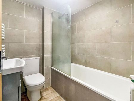 2 bedroom flat to rent - Photo 4