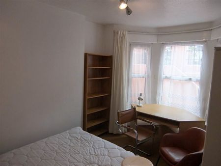 4 Bed End Terrace, Queens Park Road, BN2 - Photo 4