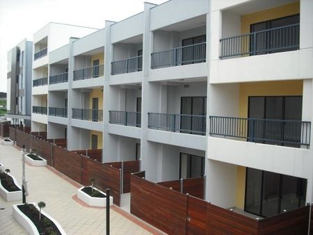 LARGE 1 BEDROOM APARTMENT - Photo 5