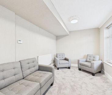 4 bedroom house of multiple occupation to rent - Photo 1