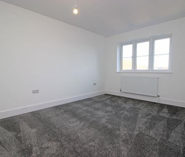 3 bedroom end of terrace house to rent - Photo 2