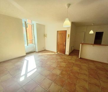 SAINT CHAMAS CENTRE VILLE APPARTEMENT T1, - Photo 3