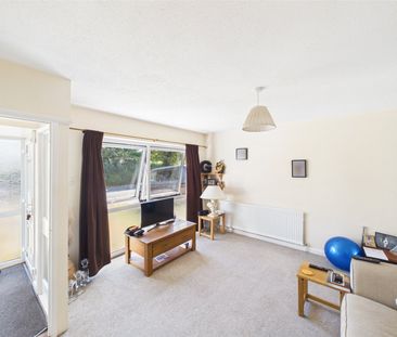 Station Road, Chinnor, Oxfordshire, OX39 - Photo 2