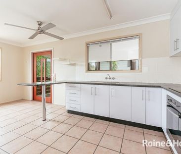 3 BEDROOM TWO-STOREY FAMILY HOME WITH RUMPUS ROOM! - Photo 6