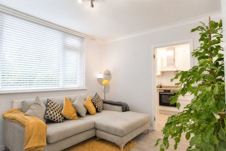 1 Bed Flat, London Road, RG1 - Photo 2