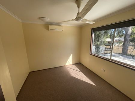 Spacious Family Home! - Photo 3