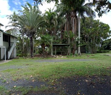 OLDER STYLE QUEENSLANDER - Photo 1