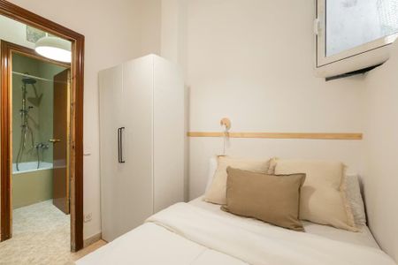 Carrer la Rambla, Barcelona, Catalonia 08002 - Photo 4