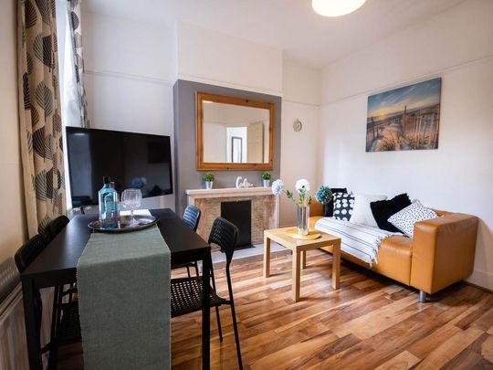 6 bedroom house to rent - Photo 1