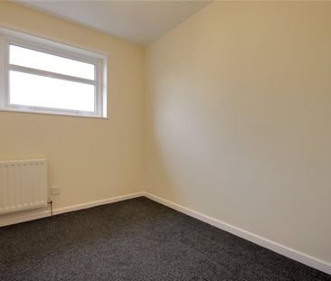 3 bed terraced house to rent in Oakley Walk, Eston, TS6 - Photo 3